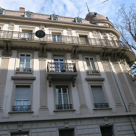 Alojamento de Acomodação e Pequeno-almoço Bienvenue Women Only *